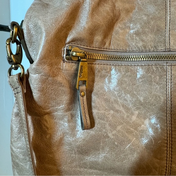 Unique and classy Taupe Hobo bag with convertible strap and kiss lock pocket - Picture 14 of 16